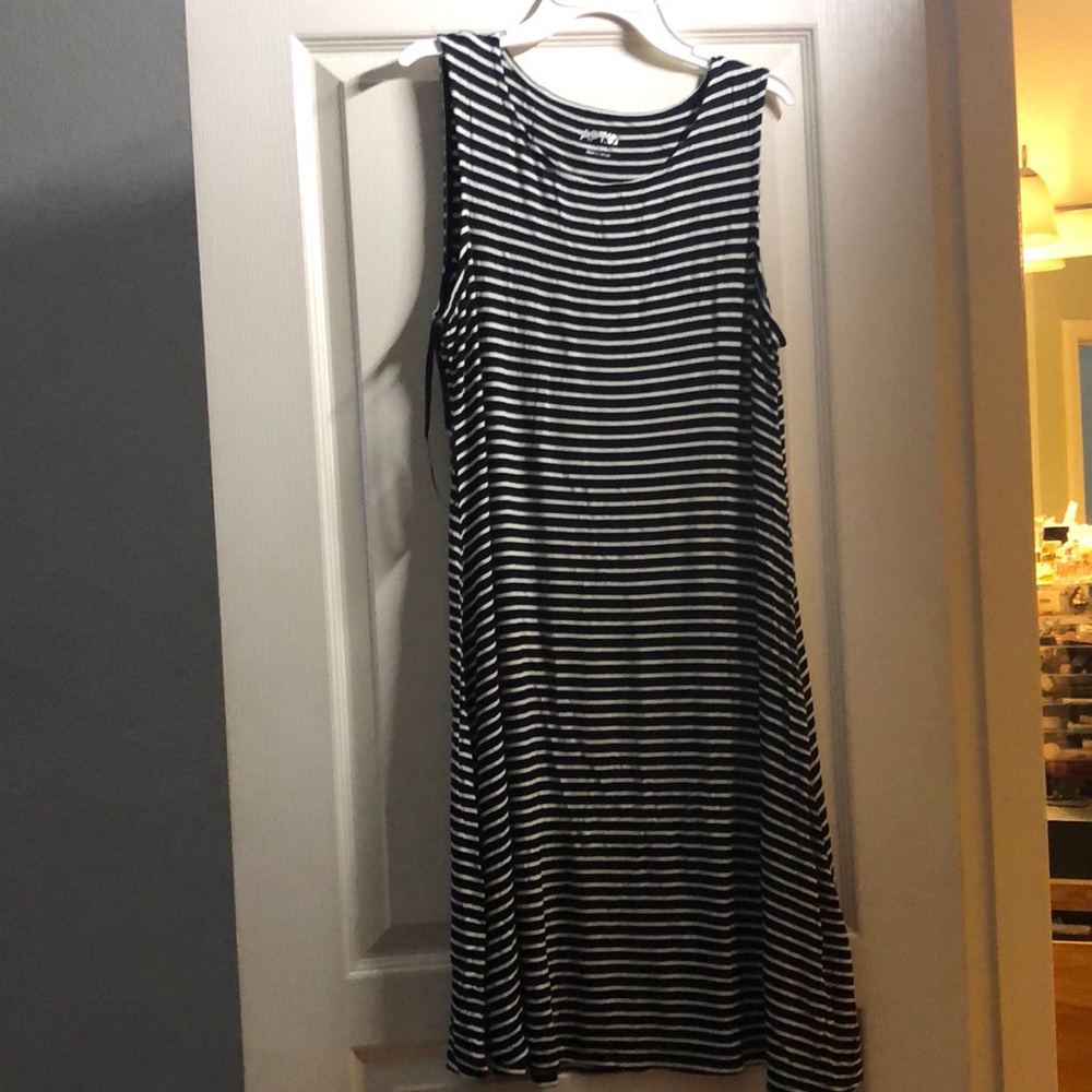 Sleeveless dress